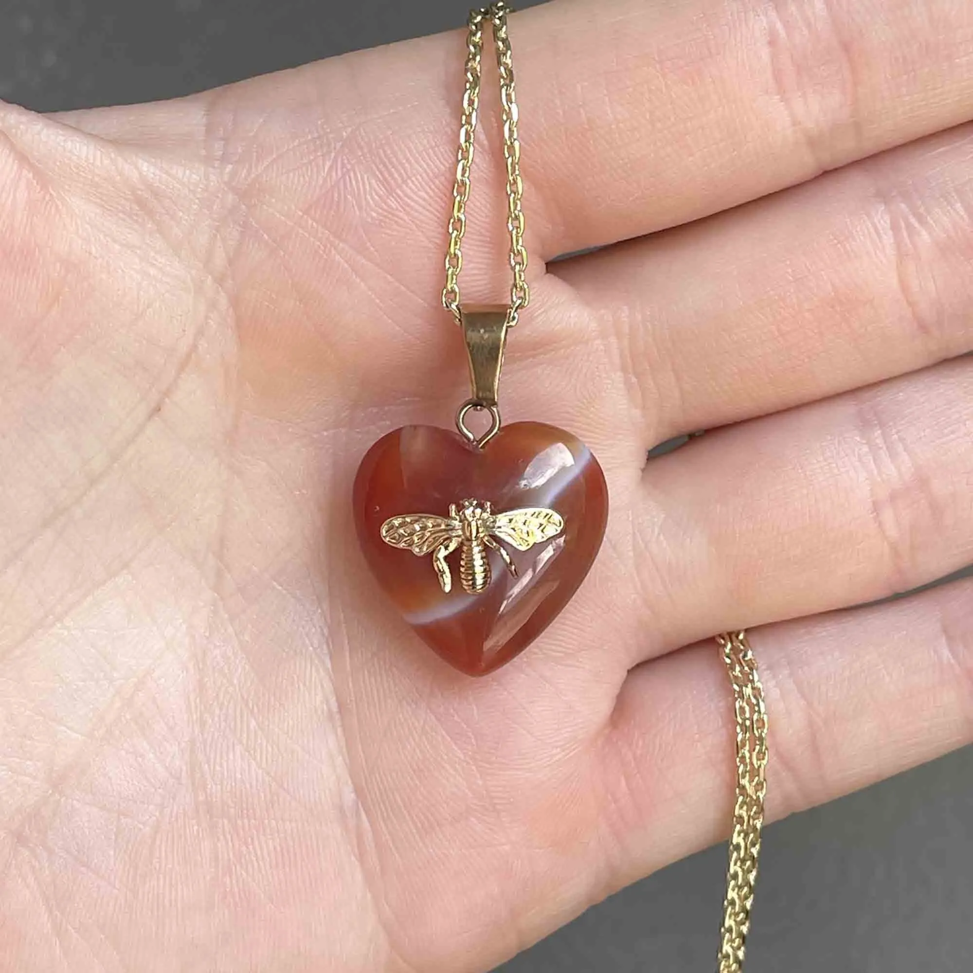 Art Deco Style Gilt Bee Banded Agate Heart Necklace