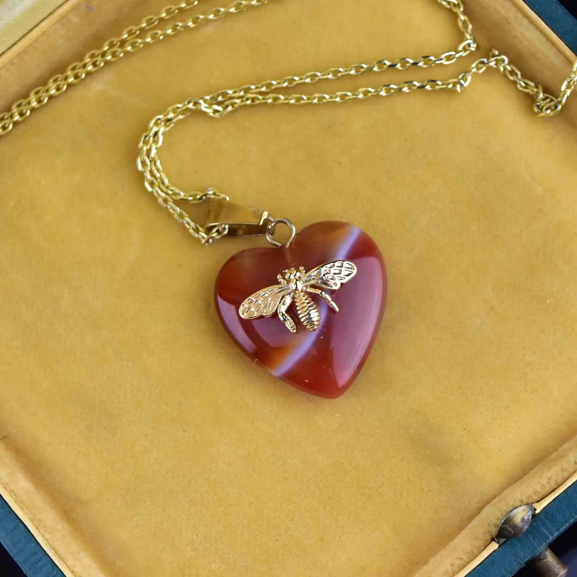 Art Deco Style Gilt Bee Banded Agate Heart Necklace