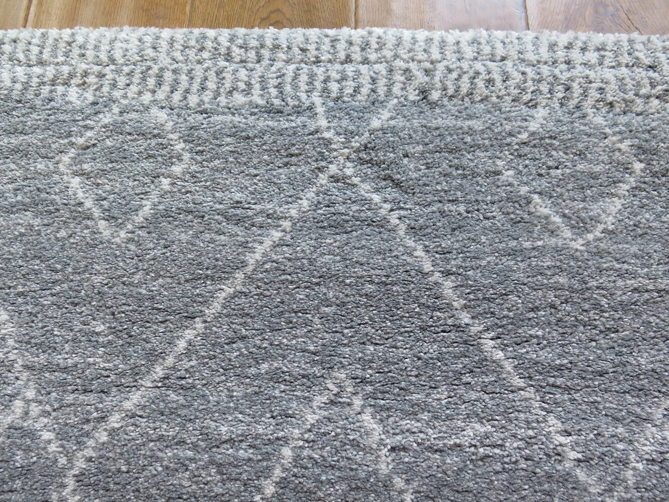 Aspect Marjan -Diamond/Rhombus Pattern Geometric Thick Soft Shaggy Rug (Grey/Cream, 160x230cm)