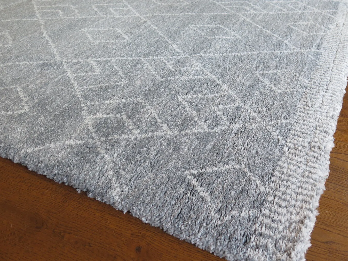 Aspect Marjan -Diamond/Rhombus Pattern Geometric Thick Soft Shaggy Rug (Grey/Cream, 160x230cm)