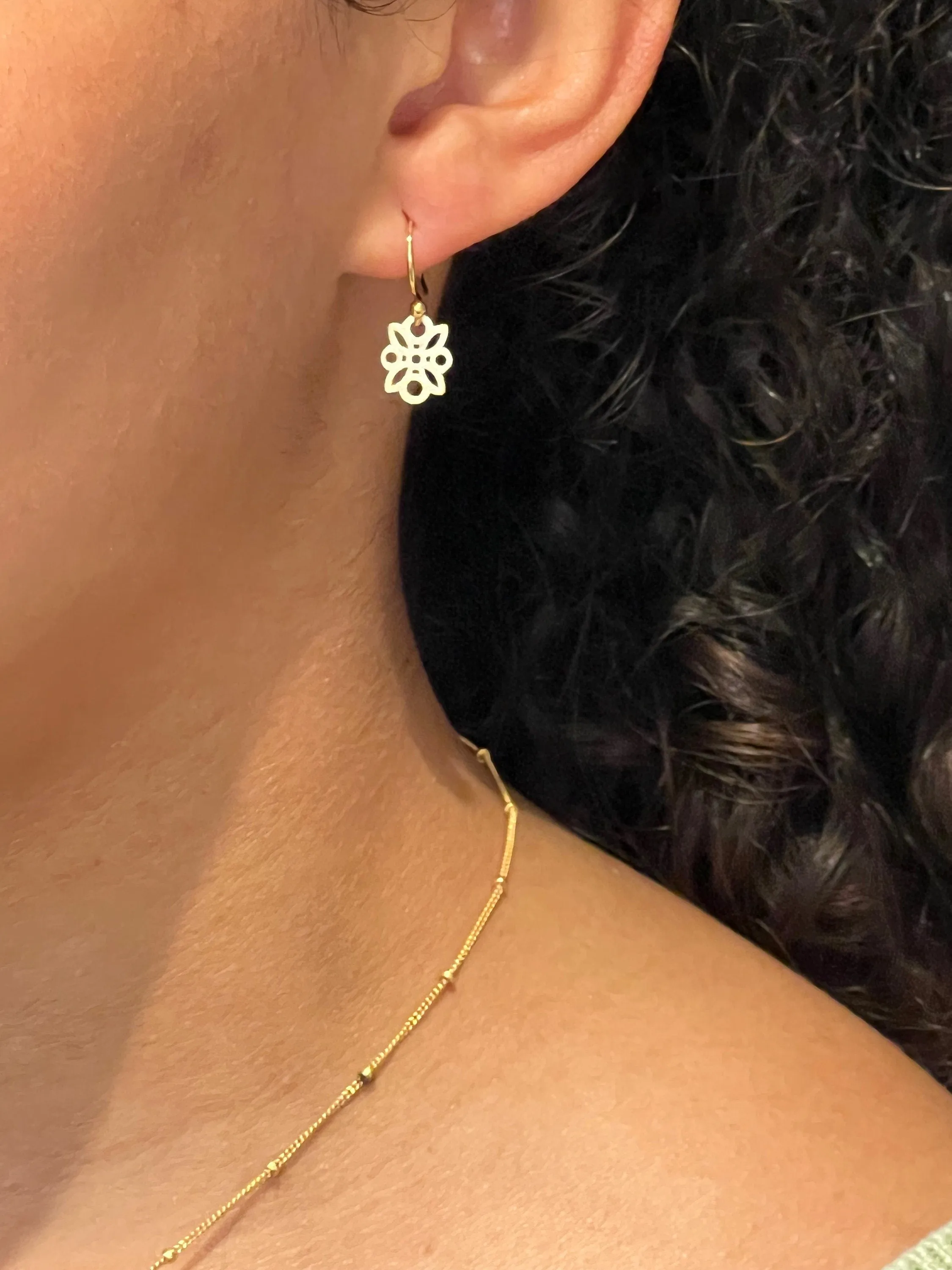 Dainty Gold Flower Earrings