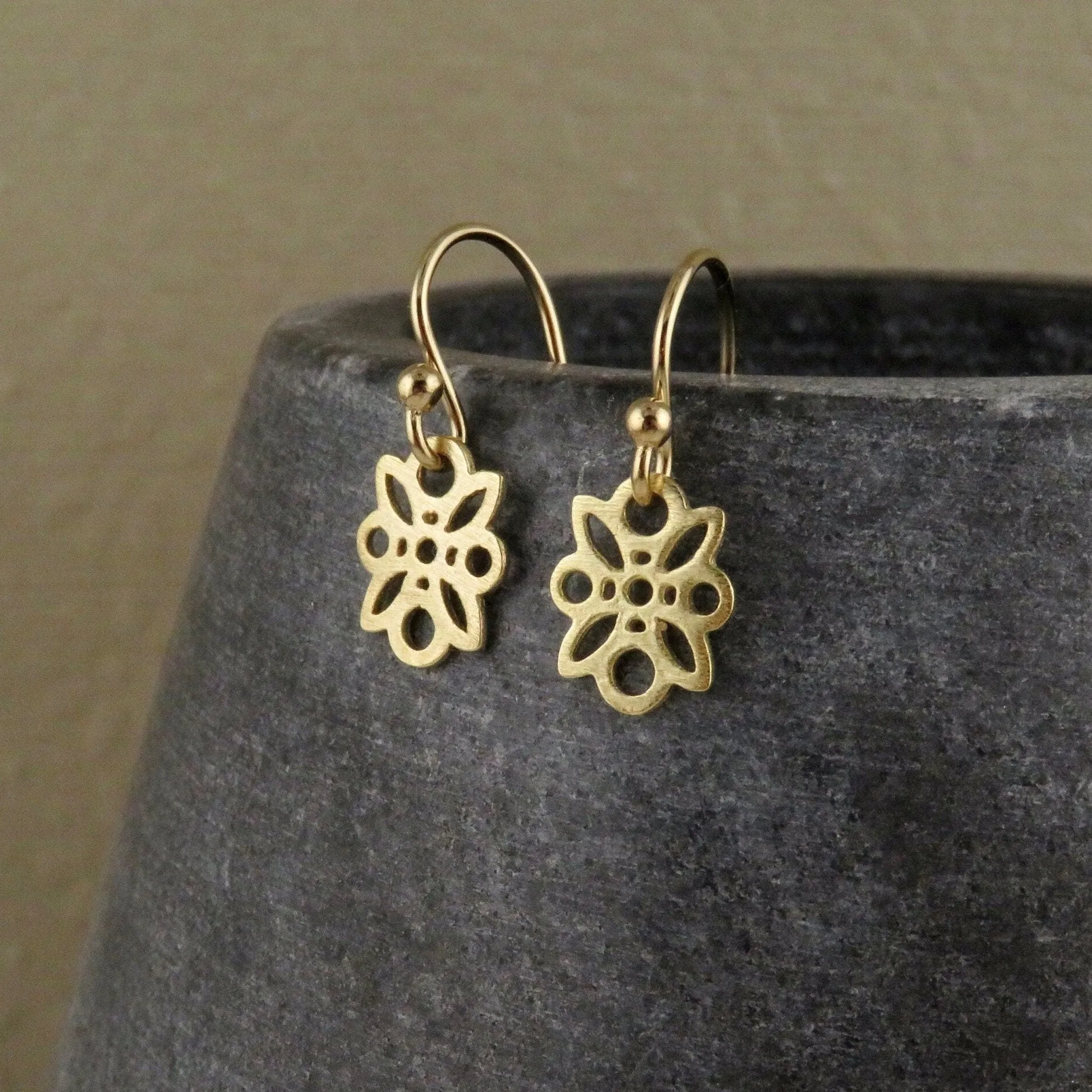 Dainty Gold Flower Earrings