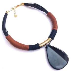 Mãos da Terra Black Drop Necklace