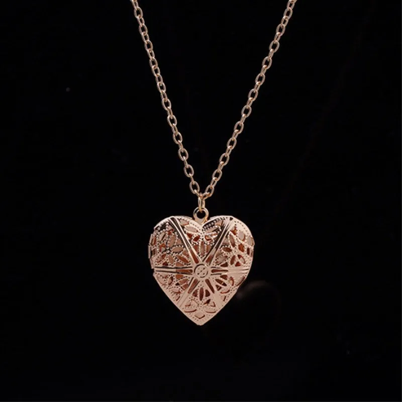 Open To Put Small Photos Hollow Peach Heart-Shaped Photo Box Necklace