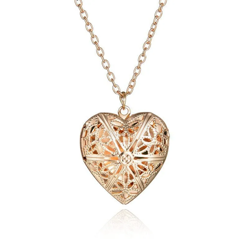 Open To Put Small Photos Hollow Peach Heart-Shaped Photo Box Necklace