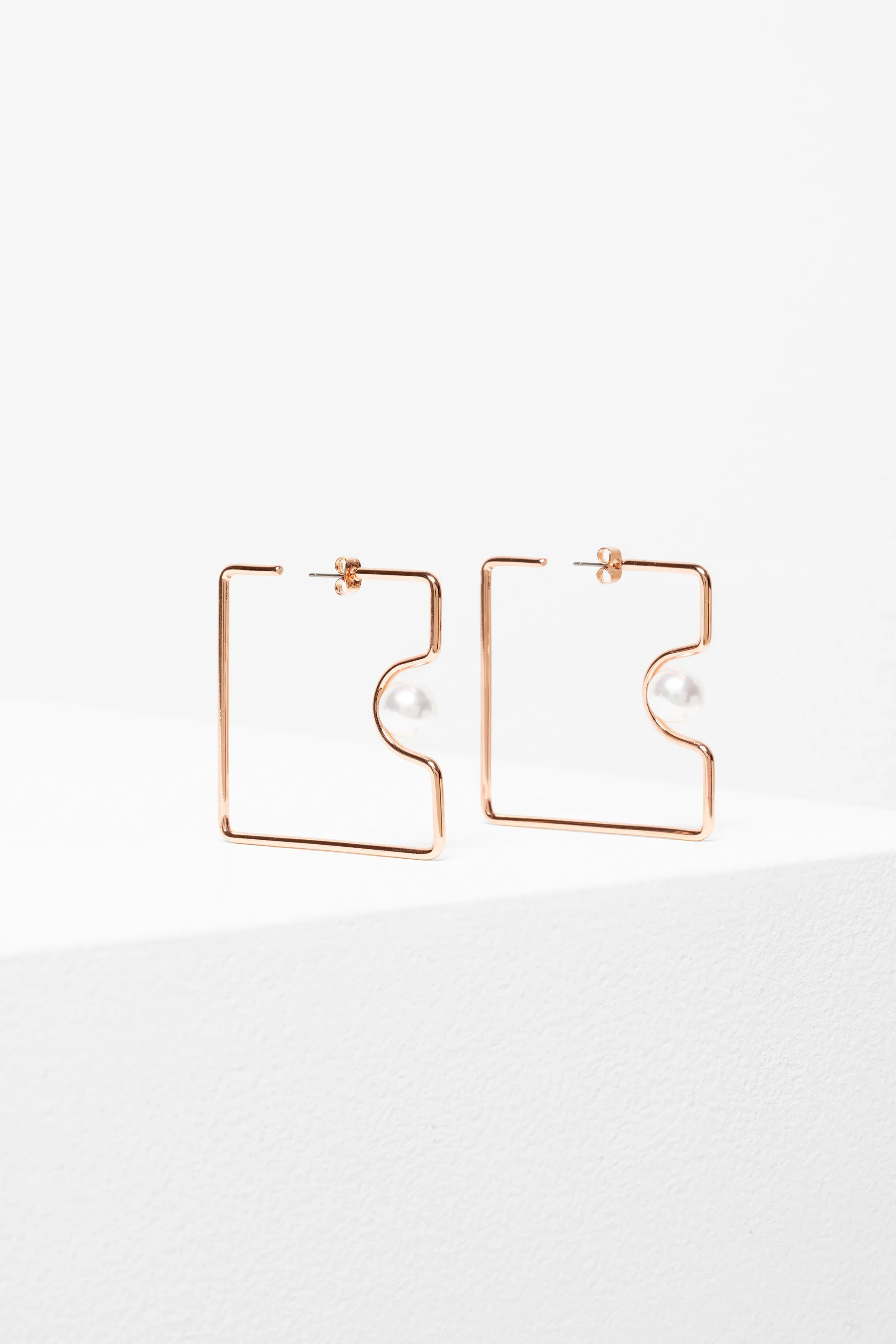 Osta Earring