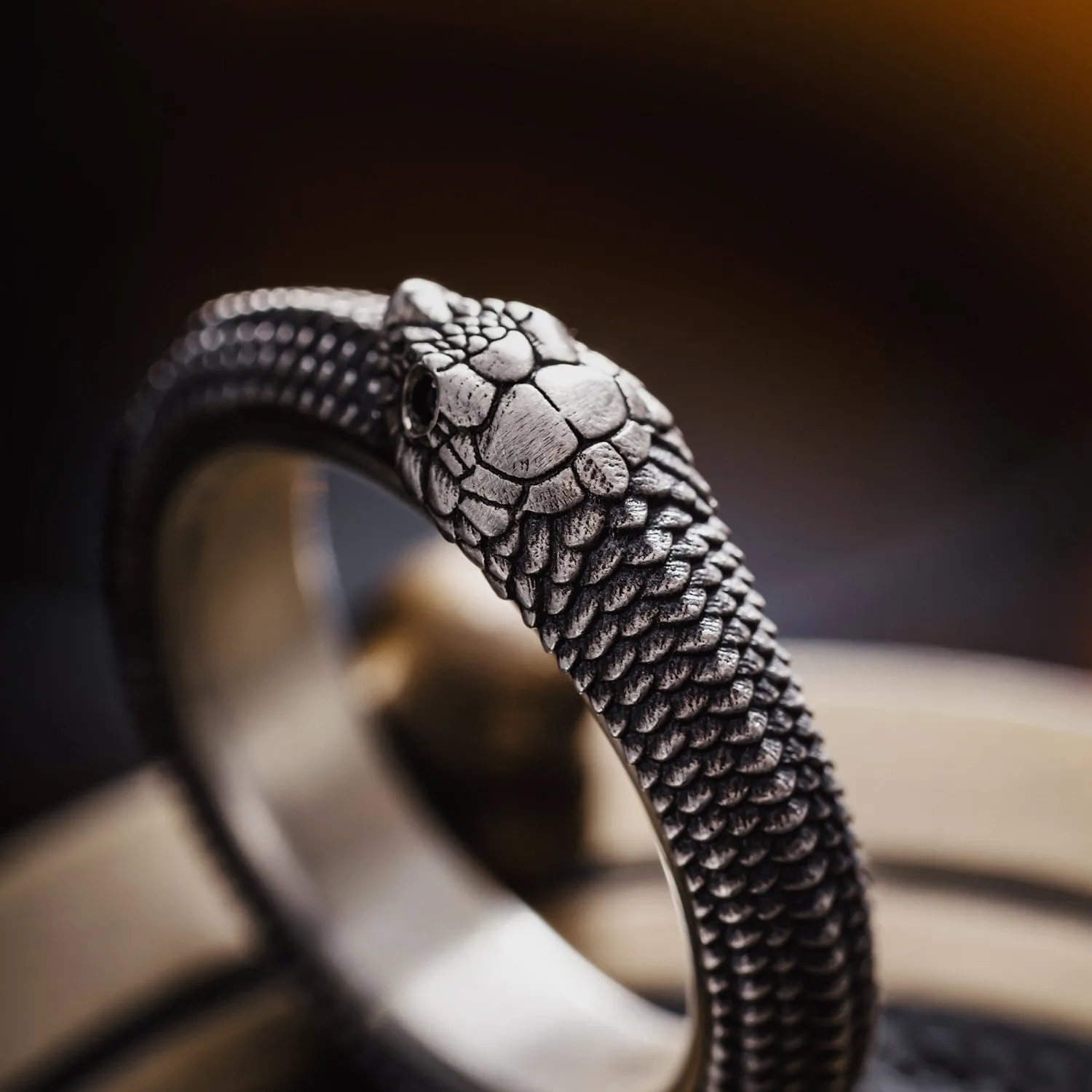 Ouroboros Spin Ring