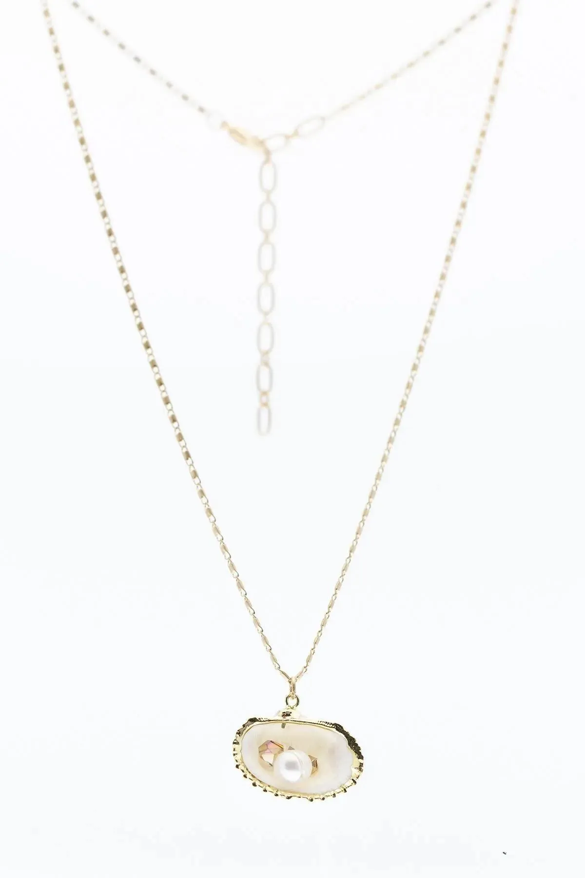 Pearl And Shell Gold Chain Necklace