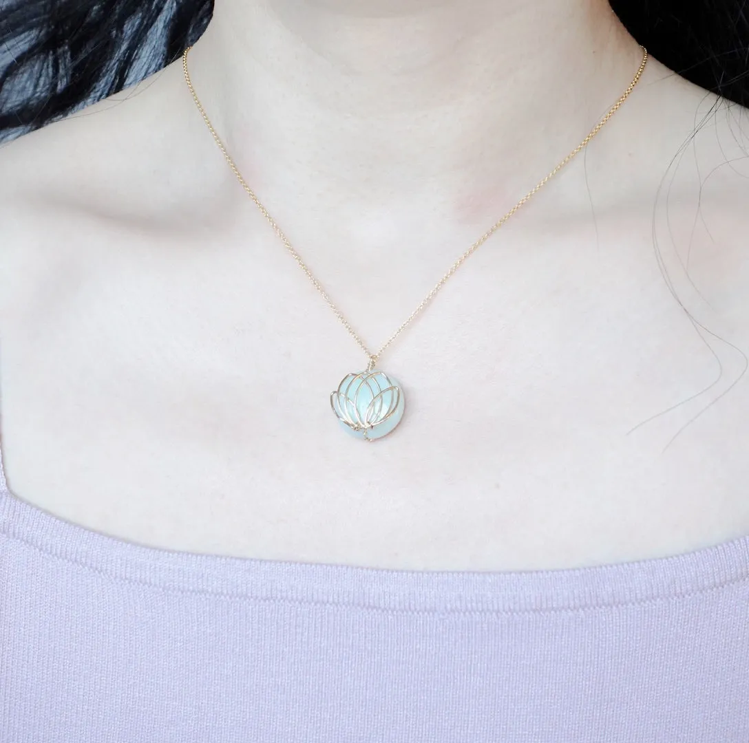 Serene Lotus Necklace Gold