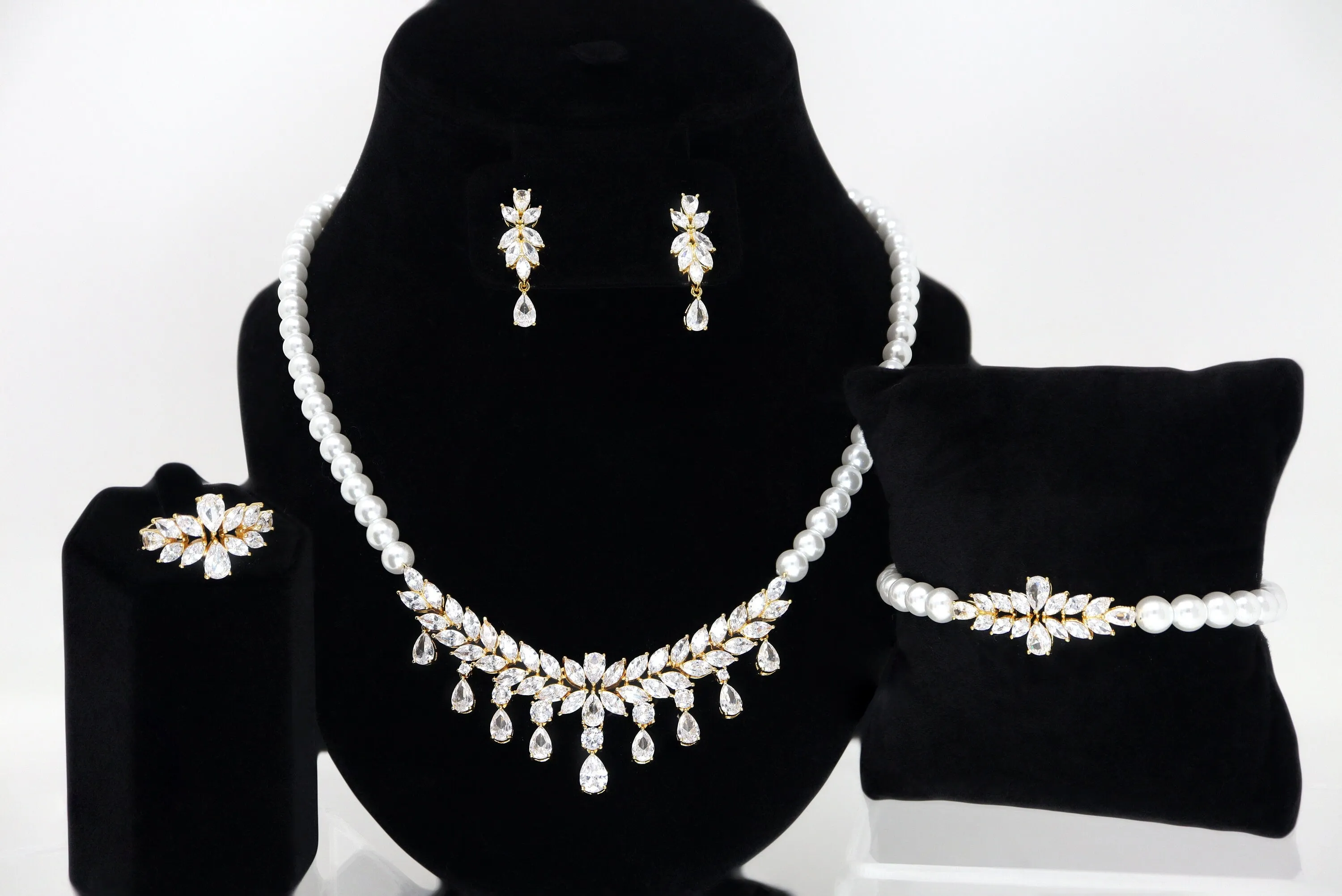 Swarovski Crystal And Pearl Luxury Flower drops Diamond/Crystal Necklace Set, Bridal Necklace Set, Bridal Jewelry, Statement Necklace