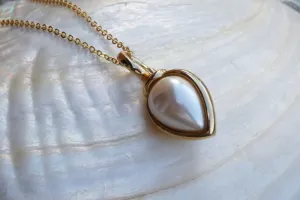 Wedding pearl pendant